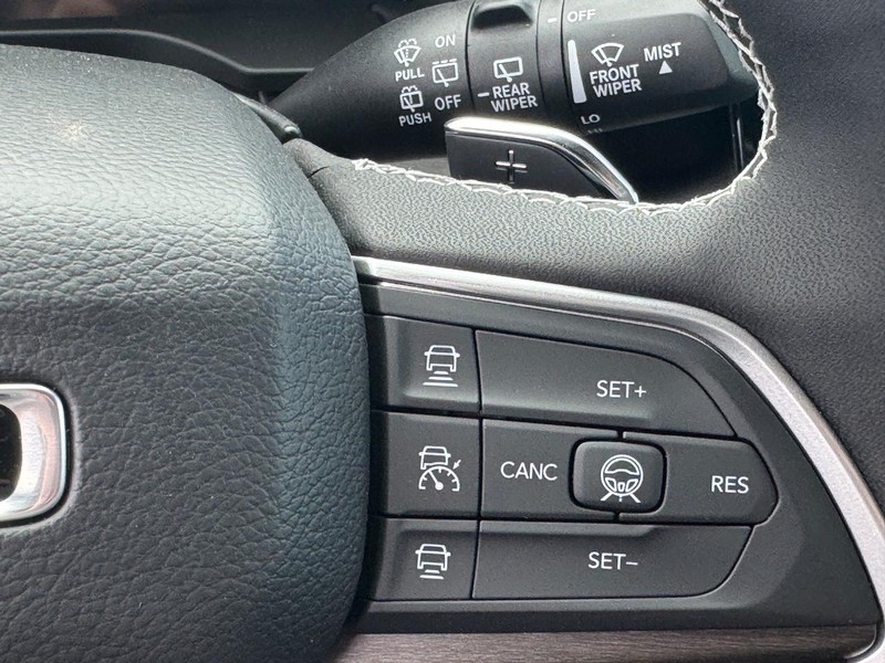 Jeep Grand Cherokee Vehicle Full-screen Gallery Image 12