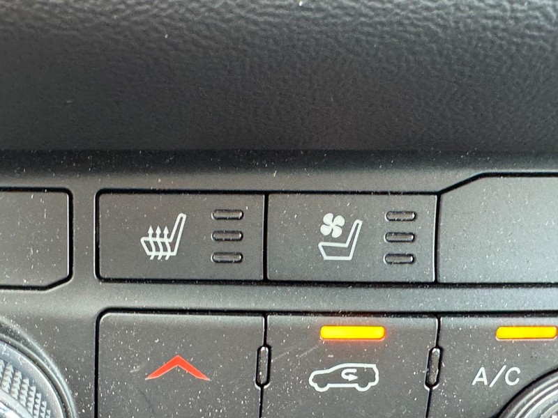 Dodge Durango Vehicle Full-screen Gallery Image 19