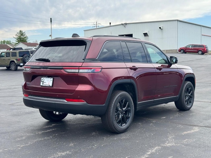 Jeep Grand Cherokee Vehicle Full-screen Gallery Image 3