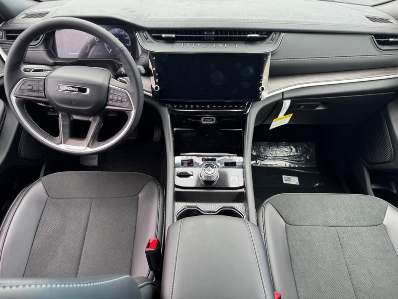Jeep Grand Cherokee Vehicle Full-screen Gallery Image 6