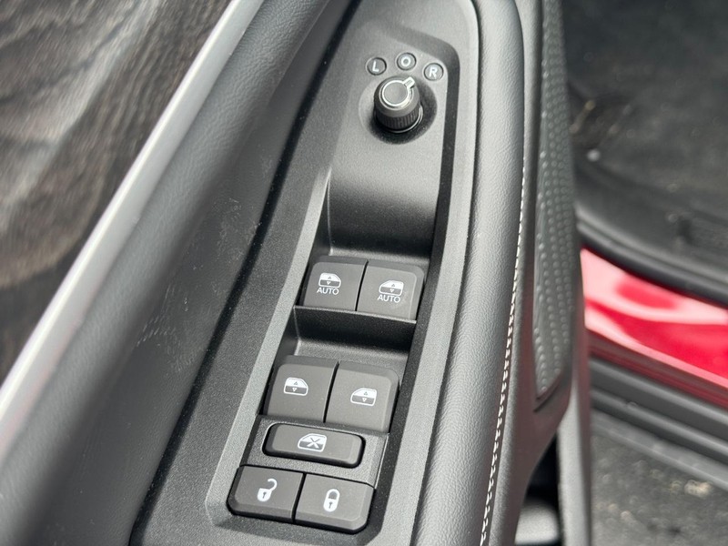 Jeep Grand Cherokee Vehicle Full-screen Gallery Image 9
