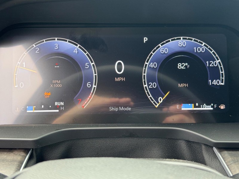 Jeep Grand Cherokee Vehicle Full-screen Gallery Image 13