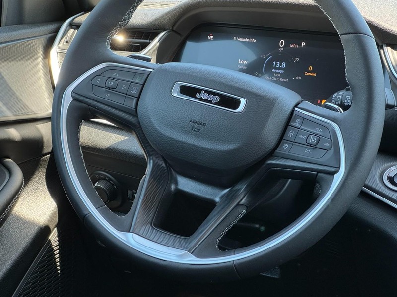 Jeep Grand Cherokee Vehicle Full-screen Gallery Image 7