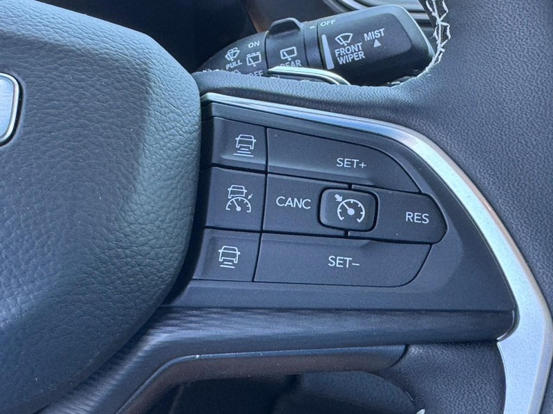 Jeep Grand Cherokee Vehicle Full-screen Gallery Image 14