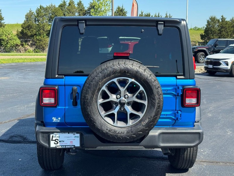 Jeep Wrangler Vehicle Full-screen Gallery Image 5