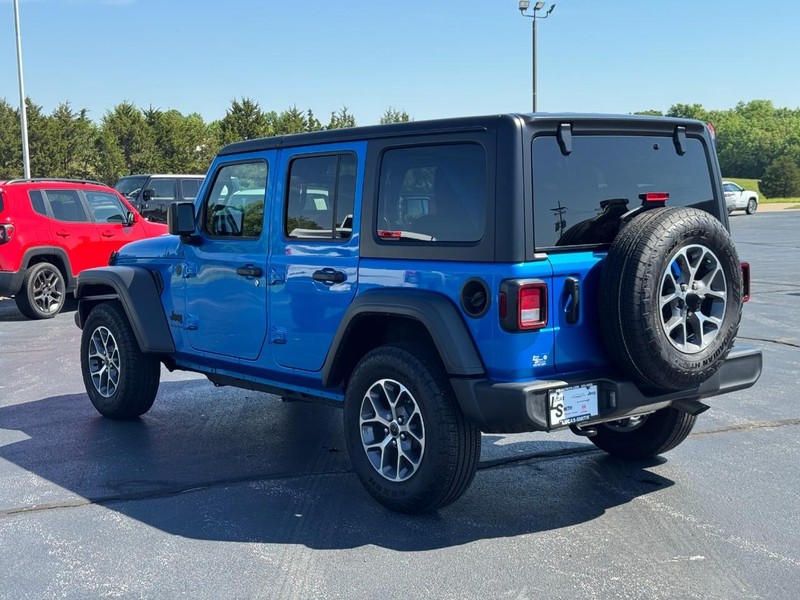Jeep Wrangler Vehicle Full-screen Gallery Image 6
