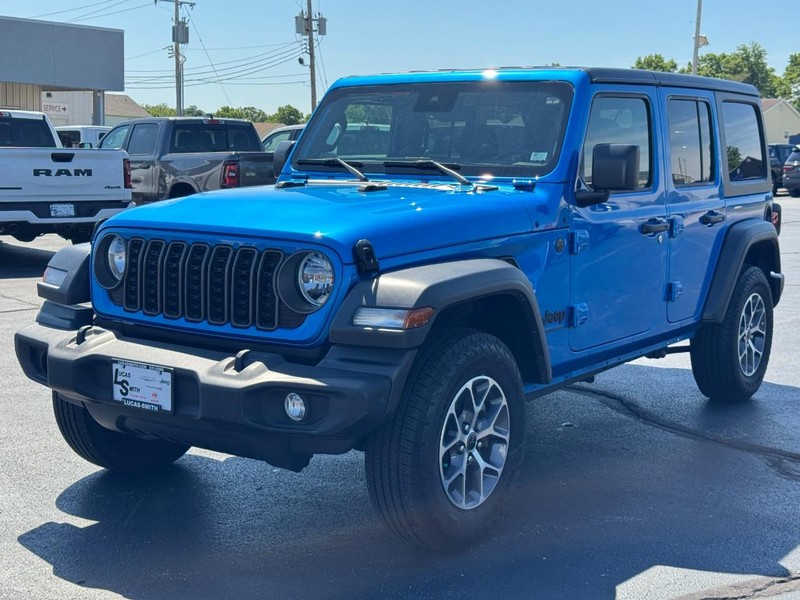 Jeep Wrangler Vehicle Full-screen Gallery Image 8