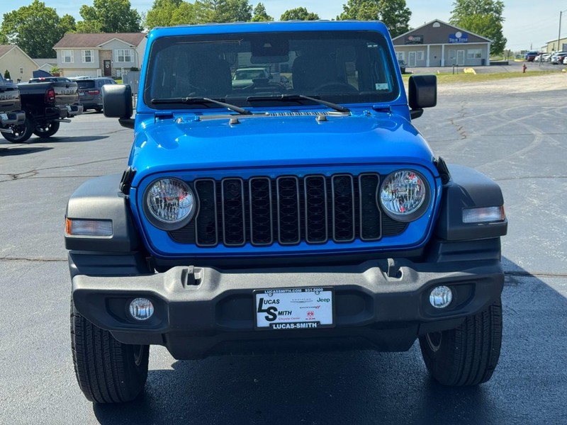 Jeep Wrangler Vehicle Full-screen Gallery Image 9