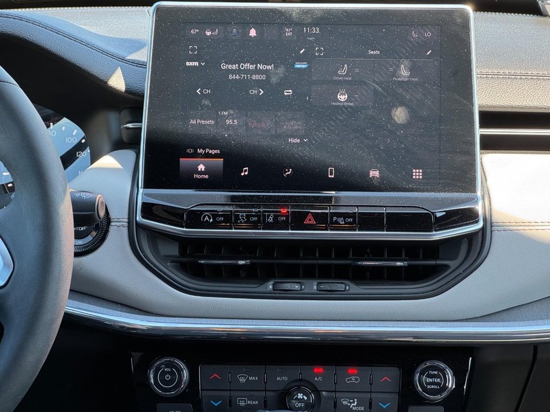 Jeep Compass Vehicle Full-screen Gallery Image 13