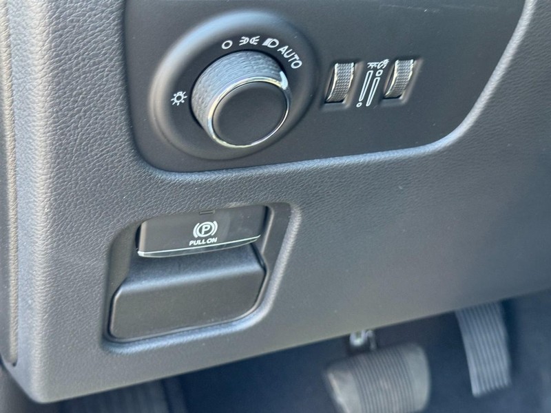 Jeep Grand Wagoneer Vehicle Full-screen Gallery Image 15