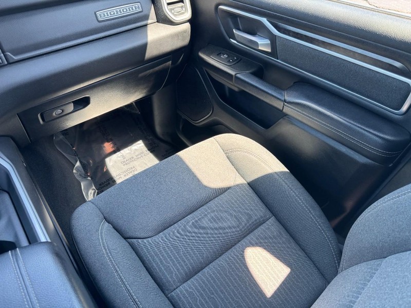 Ram 1500 Vehicle Full-screen Gallery Image 15
