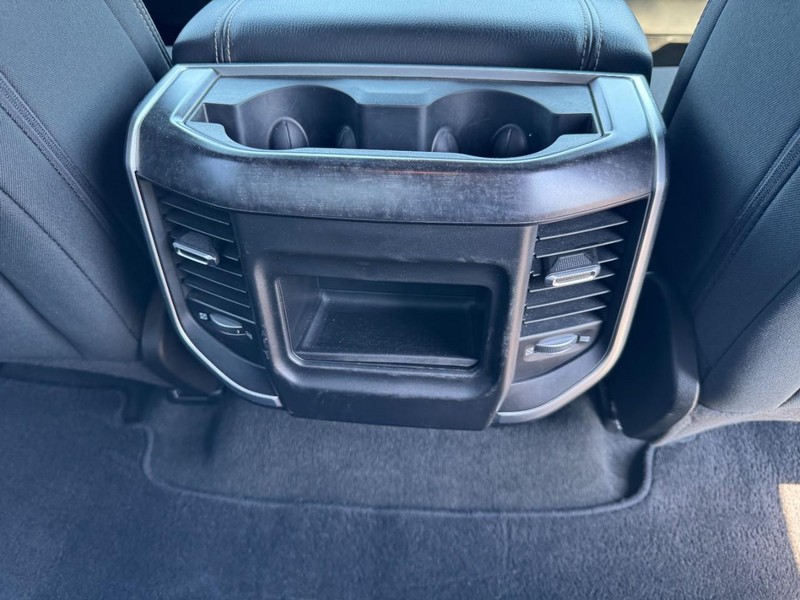 Ram 1500 Vehicle Full-screen Gallery Image 16