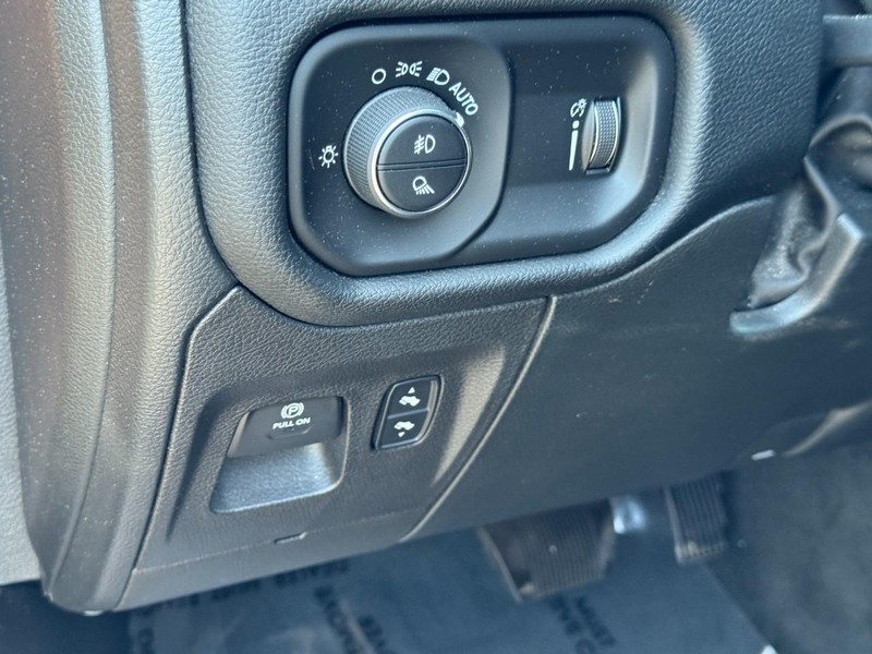 Ram 1500 Vehicle Full-screen Gallery Image 17