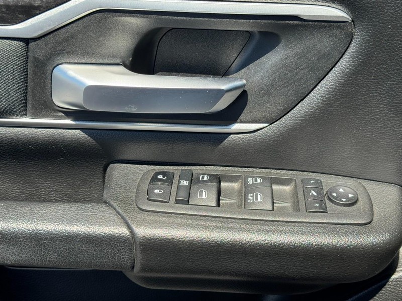 Ram 1500 Vehicle Full-screen Gallery Image 24