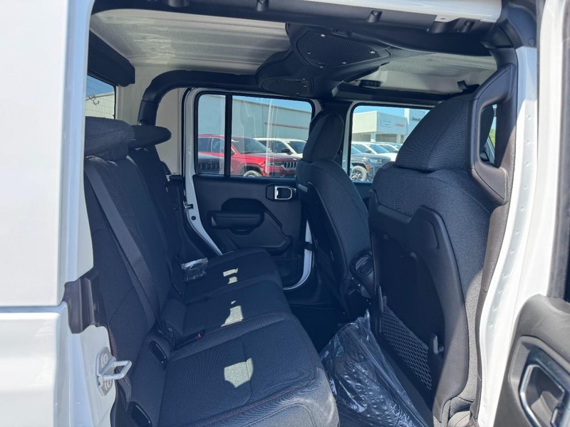 Jeep Gladiator Vehicle Full-screen Gallery Image 5