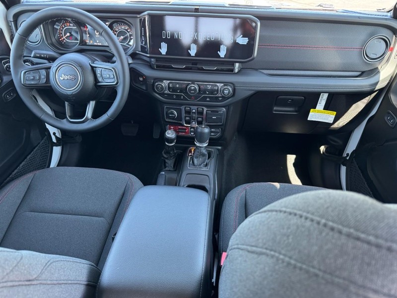 Jeep Gladiator Vehicle Full-screen Gallery Image 6
