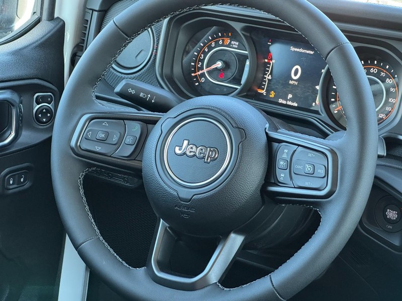 Jeep Gladiator Vehicle Full-screen Gallery Image 7