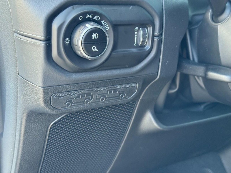 Jeep Gladiator Vehicle Full-screen Gallery Image 10