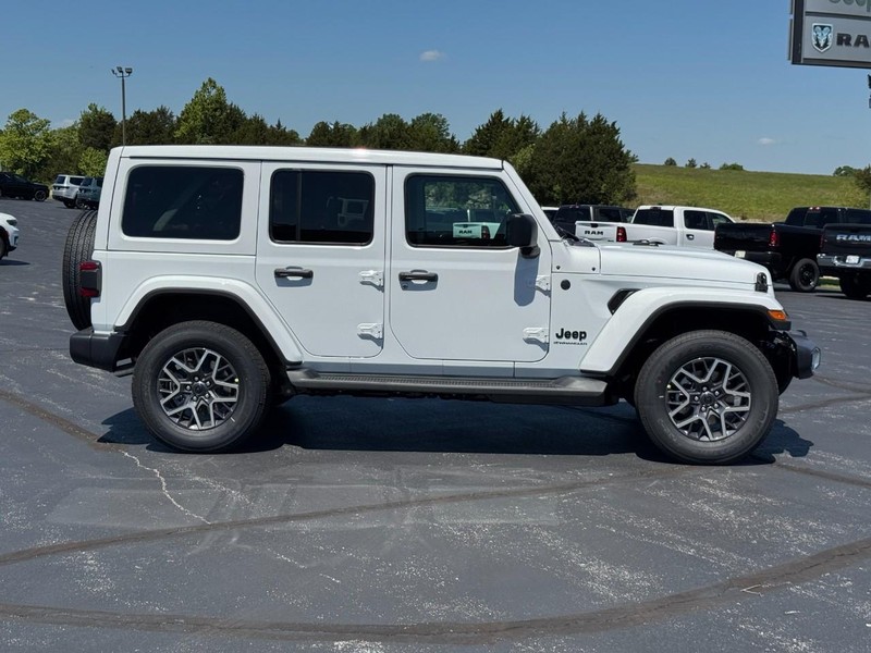 Jeep Wrangler Vehicle Full-screen Gallery Image 2