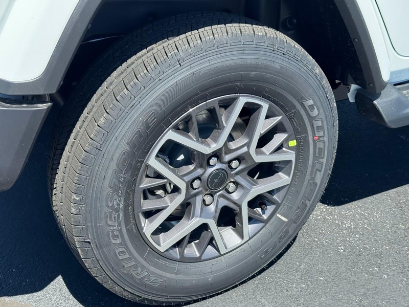 Jeep Wrangler Vehicle Full-screen Gallery Image 4
