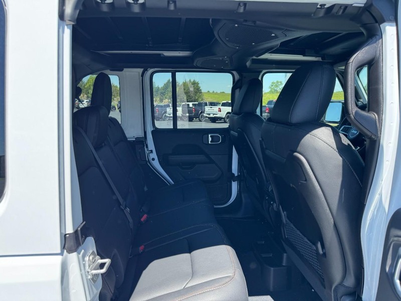 Jeep Wrangler Vehicle Full-screen Gallery Image 5