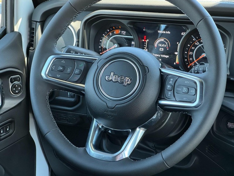 Jeep Wrangler Vehicle Full-screen Gallery Image 7