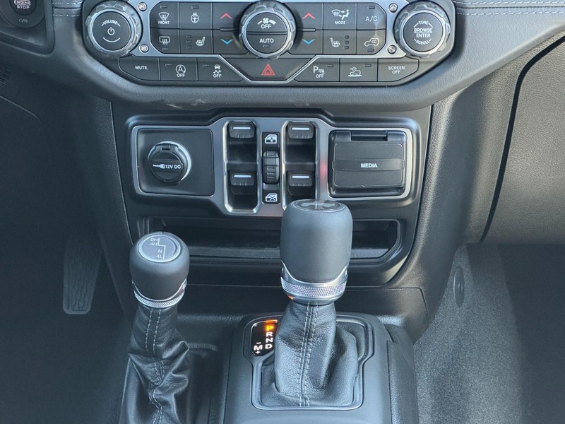 Jeep Wrangler Vehicle Full-screen Gallery Image 8