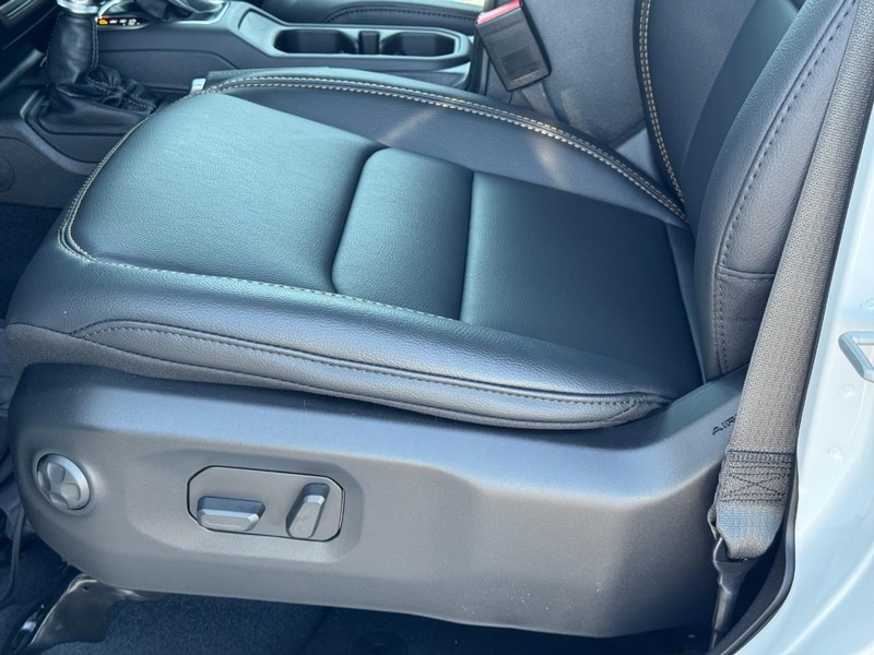 Jeep Wrangler Vehicle Full-screen Gallery Image 10