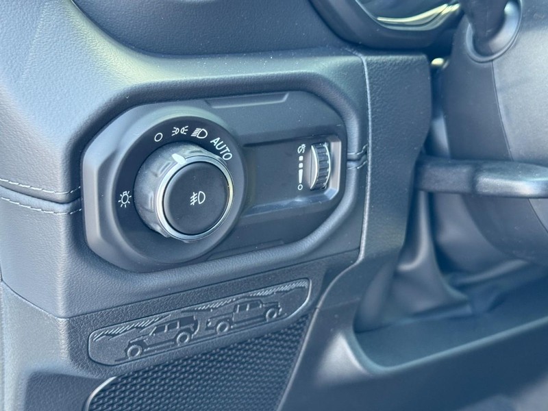Jeep Wrangler Vehicle Full-screen Gallery Image 11
