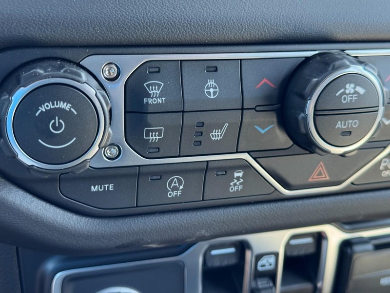 Jeep Wrangler Vehicle Full-screen Gallery Image 14