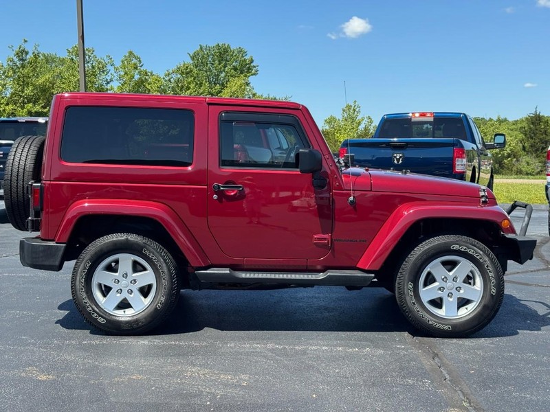 Jeep Wrangler Vehicle Full-screen Gallery Image 2