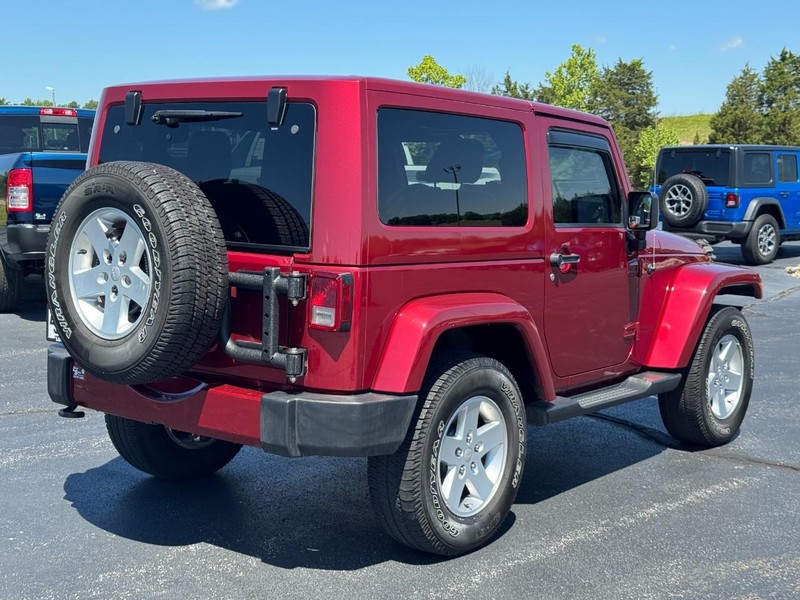 Jeep Wrangler Vehicle Full-screen Gallery Image 3