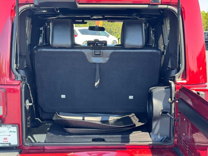 Jeep Wrangler Vehicle Full-screen Gallery Image 4