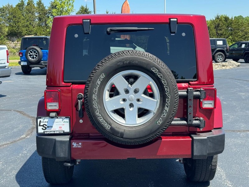 Jeep Wrangler Vehicle Full-screen Gallery Image 5