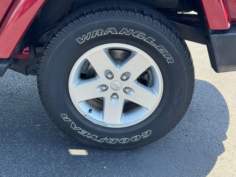 Jeep Wrangler Vehicle Full-screen Gallery Image 7