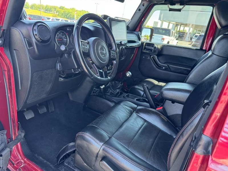 Jeep Wrangler Vehicle Full-screen Gallery Image 12