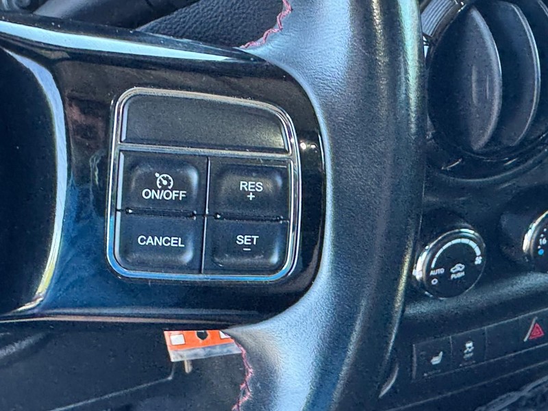 Jeep Wrangler Vehicle Full-screen Gallery Image 14