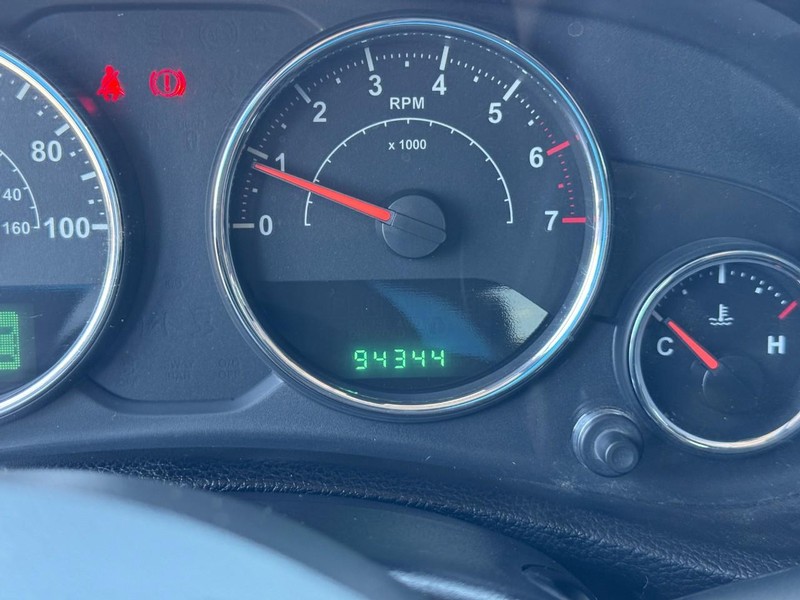 Jeep Wrangler Vehicle Full-screen Gallery Image 15