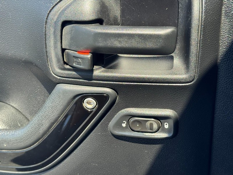 Jeep Wrangler Vehicle Full-screen Gallery Image 19