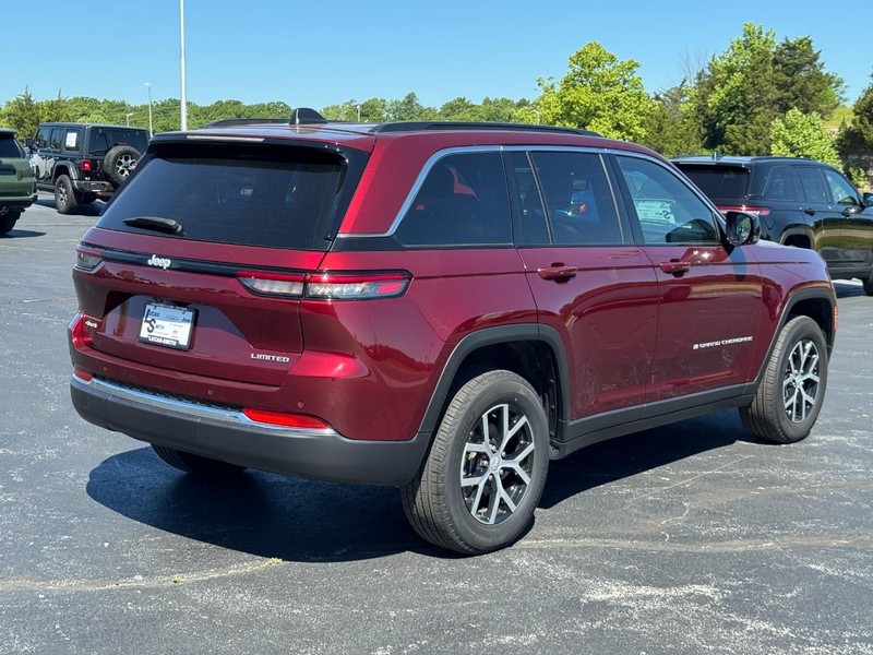 Jeep Grand Cherokee Vehicle Full-screen Gallery Image 03
