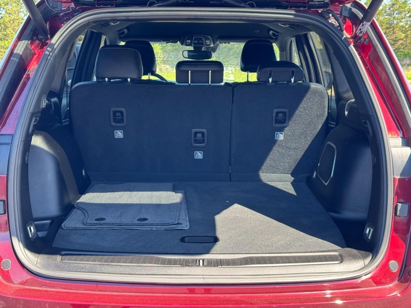 Jeep Grand Cherokee Vehicle Full-screen Gallery Image 04