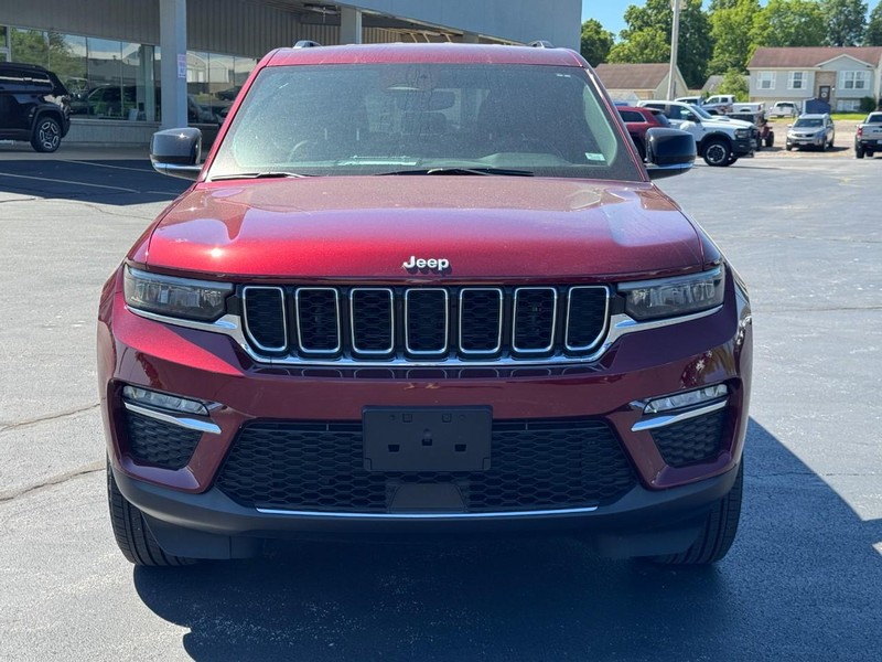 Jeep Grand Cherokee Vehicle Full-screen Gallery Image 09