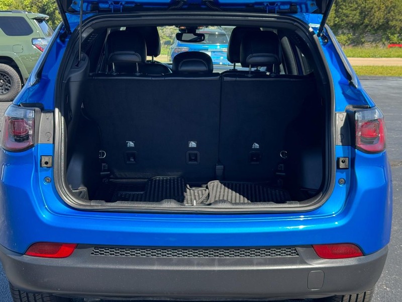 Jeep Compass Vehicle Full-screen Gallery Image 04