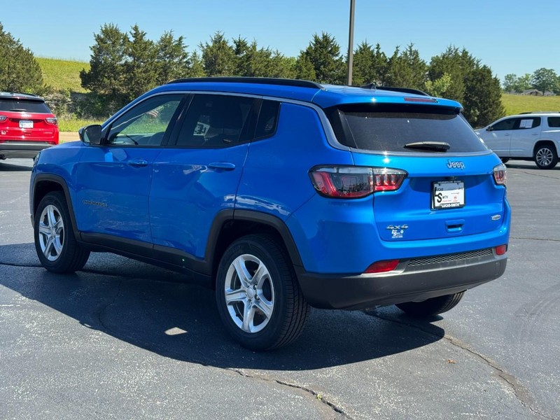 Jeep Compass Vehicle Full-screen Gallery Image 06