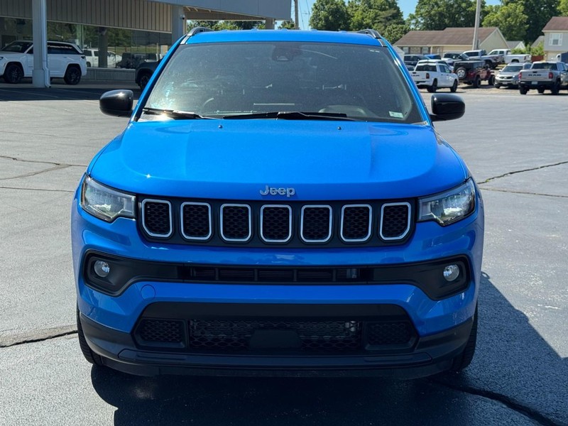 Jeep Compass Vehicle Full-screen Gallery Image 09