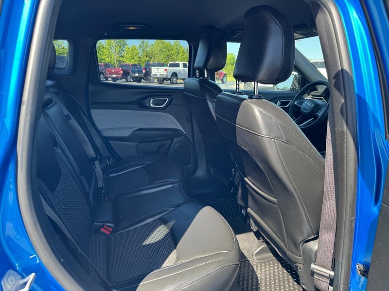Jeep Compass Vehicle Full-screen Gallery Image 10