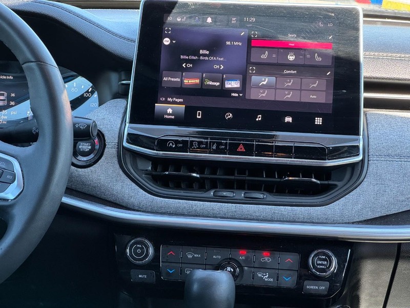 Jeep Compass Vehicle Full-screen Gallery Image 13