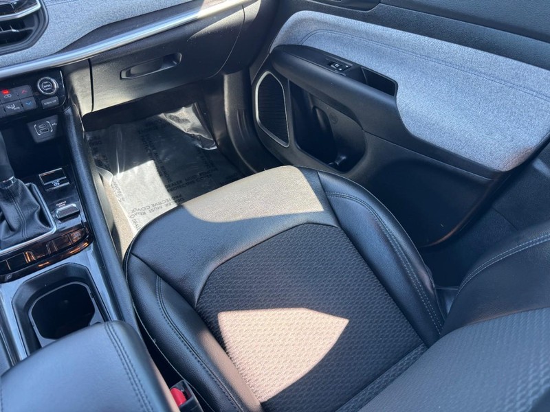 Jeep Compass Vehicle Full-screen Gallery Image 15