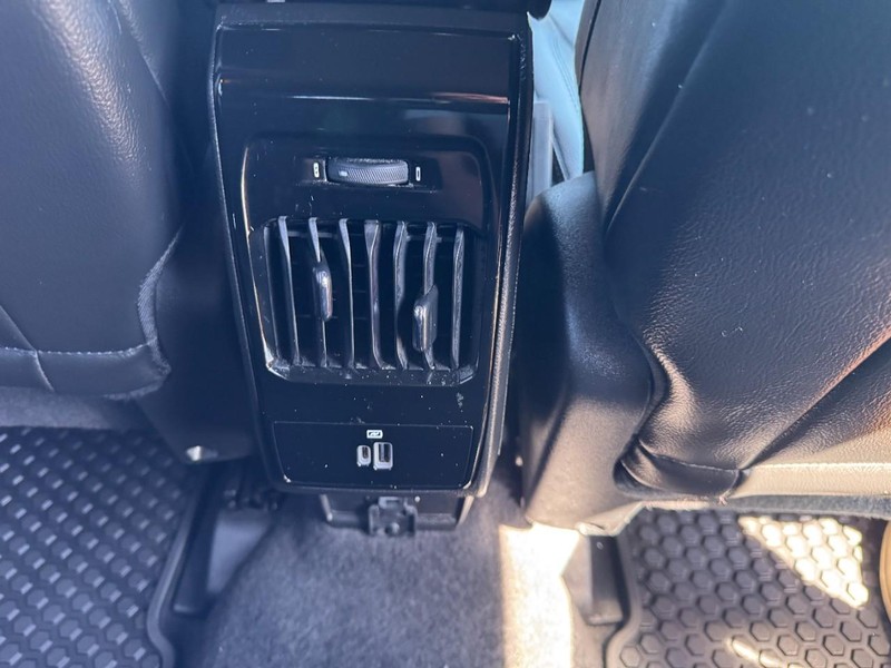 Jeep Compass Vehicle Full-screen Gallery Image 16