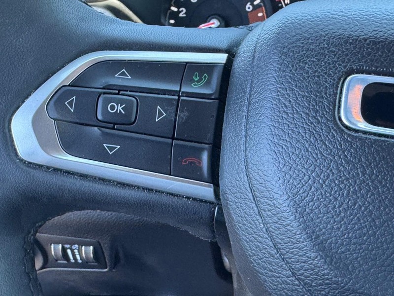 Jeep Compass Vehicle Full-screen Gallery Image 18